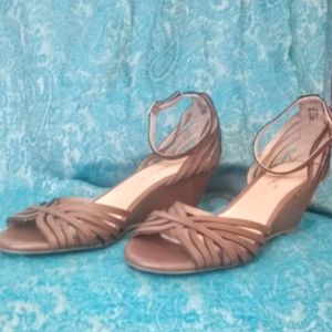 Montegobay wedge heels NWOT